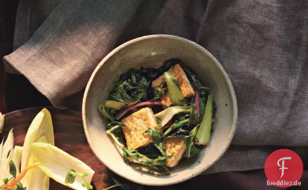 Gebratener Bok Choy Und Mizuna mit Tofu