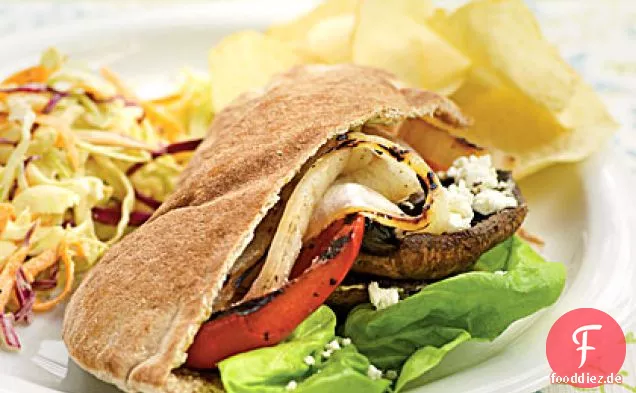 Gegrillte Gemüse-Pitas mit Ziegenkäse und Pesto Mayo