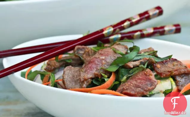 Asiatischer Rindfleisch-Bok-Choy-Salat