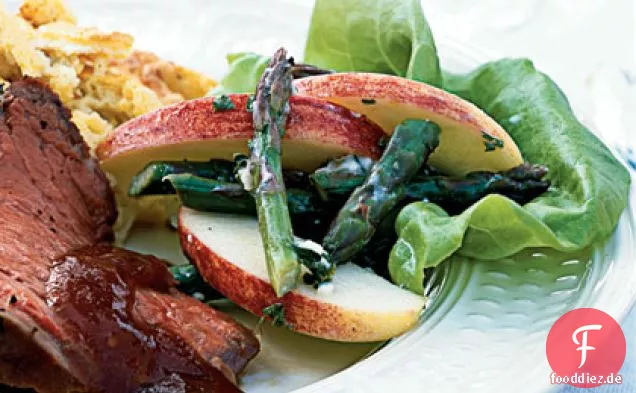 Spargel-Apfel-Salat mit Blauschimmelkäse-Vinaigrette