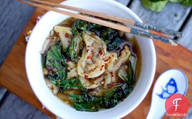 Enoki Pilz Wonton Suppe W / gegrilltes Baby Bok Choy