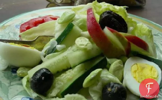Salat mit hart gekochtem Ei