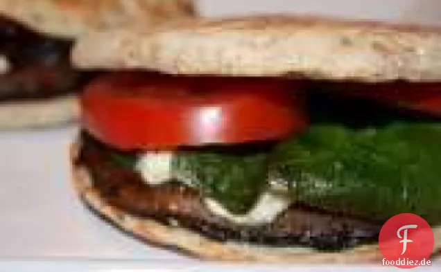 Portobello Pilzburger mit Basilikum-Senf-Sauce