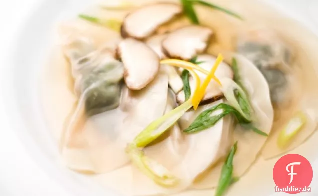 Shiso gewickelt Bass Knödel In Dashi