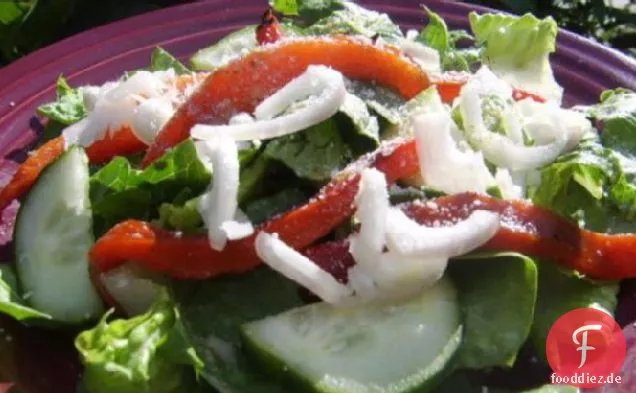 Gebratene Paprika und Spinatsalat mit Pesto-Vinaigrette