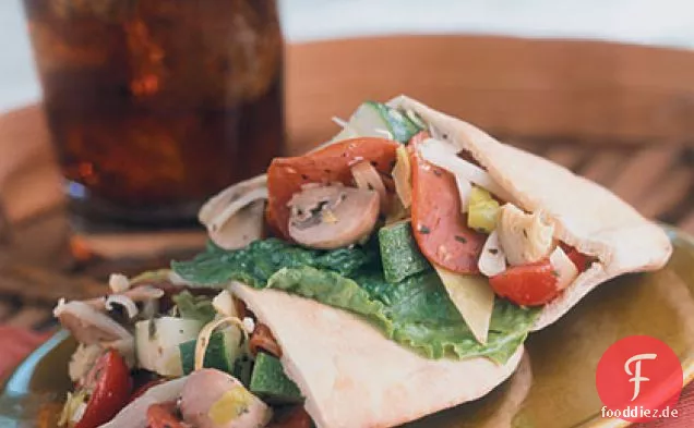 Peperoni-Salat-Gefüllte Pitas