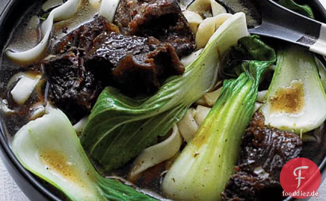 Rindfleisch und Sternanis Nudelsuppe