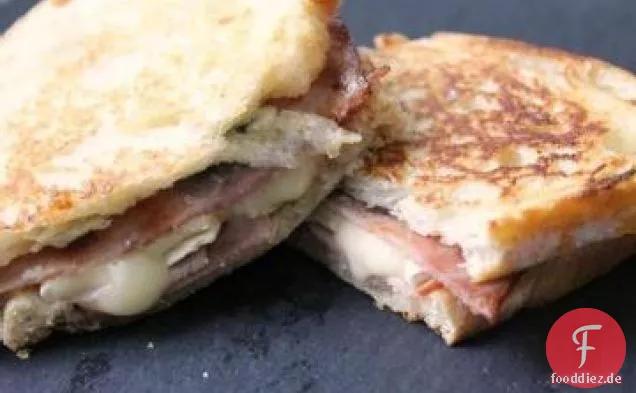 Schinken-Brie-Sandwich