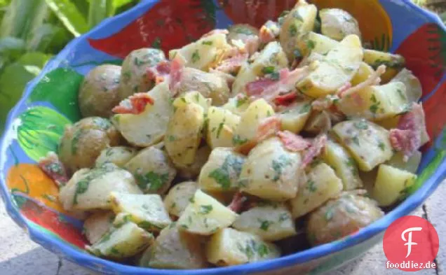 Kartoffelsalat mit Speck und Petersilie