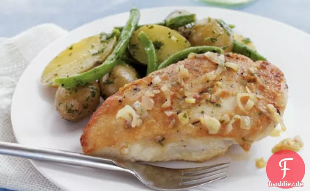 Gebratene Hähnchenbrust mit französischem Kartoffelsalat