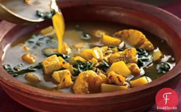 Currykartoffel-Spinat-Suppe mit Zwiebelsalsa und geprägtem Joghurt
