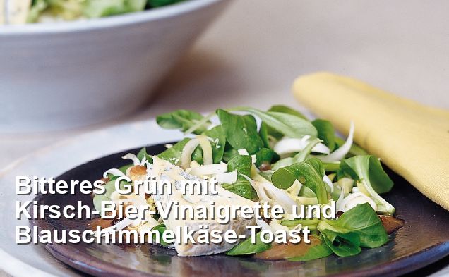 Bitteres Grün mit Kirsch-Bier-Vinaigrette und Blauschimmelkäse-Toast ...