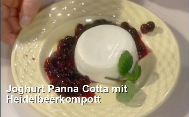 Joghurt Panna Cotta mit Heidelbeerkompott - Mediterran Rezepte