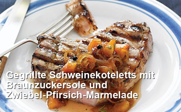 Gegrillte Schweinekoteletts mit Braunzuckersole und Zwiebel-Pfirsich ...