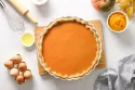Wie man einen Kürbis für einen Kuchen säubert